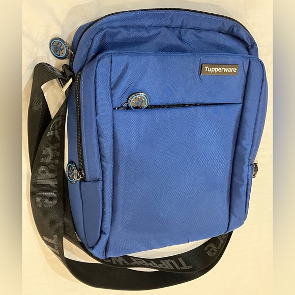 Tupperware crossbody adjustable messenger padded  tablet / travel Bag - Picture 9 of 11